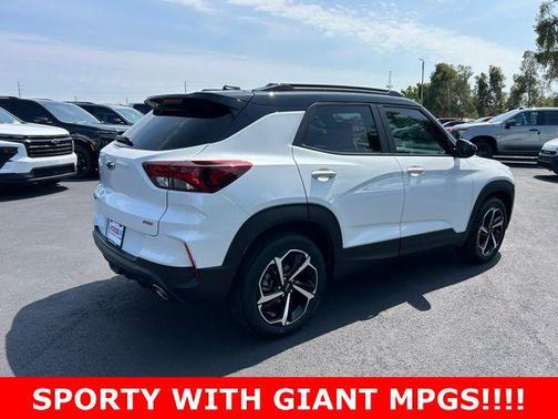 Iridescent Pearl Tricoat 2023 Chevrolet Trailblazer RS