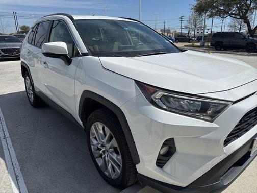2019 Toyota RAV4 XLE Premium