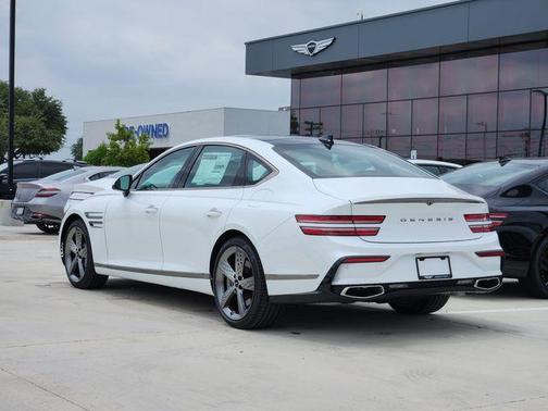 White 2027 Genesis G80 3.3T Sport