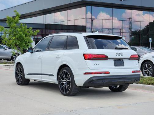 Glacier White 2022 Audi Q7 55 Prestige