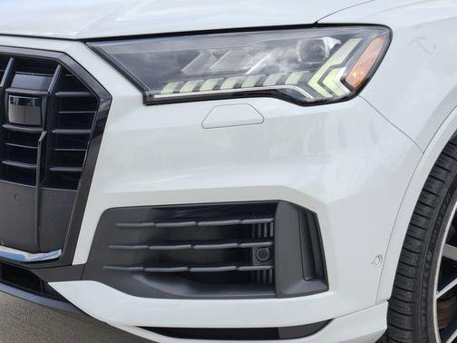 Glacier White 2022 Audi Q7 55 Prestige