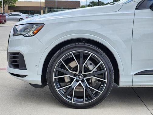 Glacier White 2022 Audi Q7 55 Prestige
