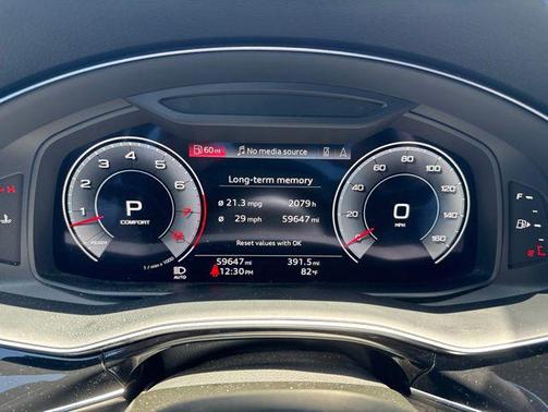 Glacier White 2022 Audi Q7 55 Prestige