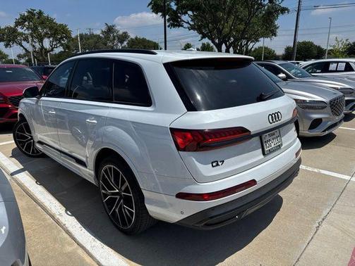 Glacier White 2022 Audi Q7 55 Prestige