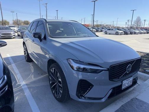 2026 Volvo XC60 B5 Ultra