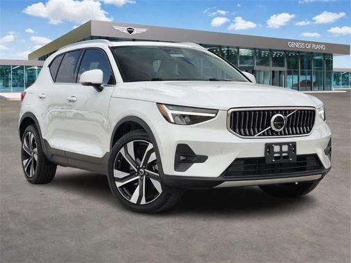 2023 Volvo XC40 B4 Ultimate Bright Theme