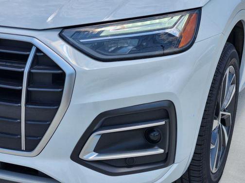 Glacier White 2021 Audi Q5 45 Premium