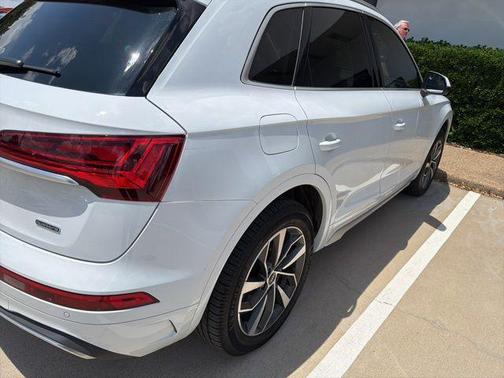 Glacier White 2021 Audi Q5 45 Premium