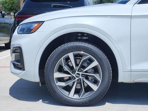 Glacier White 2021 Audi Q5 45 Premium