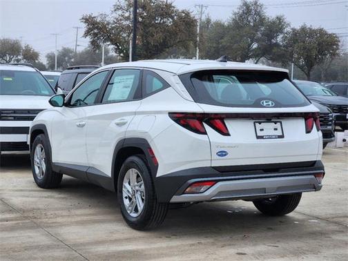 2025 Hyundai TUCSON SE