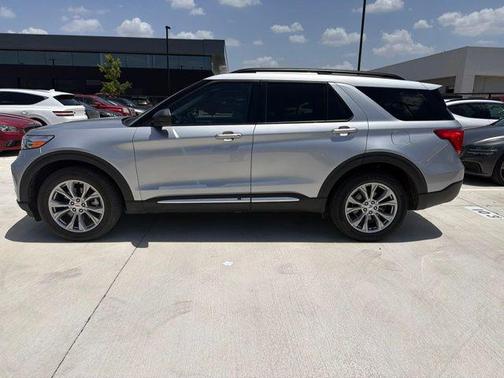 Silver Metallic 2021 Ford Explorer XLT