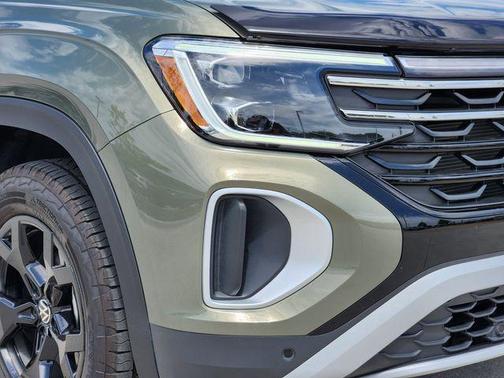 Avocado Green Pearl 2024 Volkswagen Atlas 2.0T SE w/Technology 4MOTION