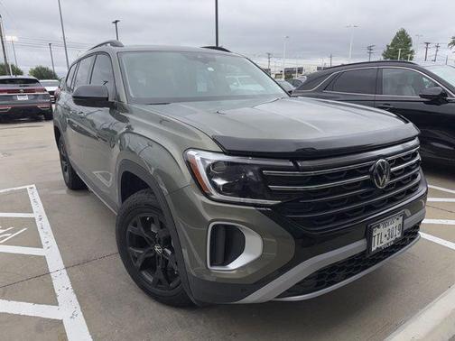 Avocado Green Pearl 2024 Volkswagen Atlas 2.0T SE w/Technology 4MOTION