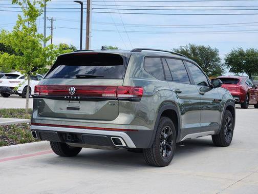 Avocado Green Pearl 2024 Volkswagen Atlas 2.0T SE w/Technology 4MOTION