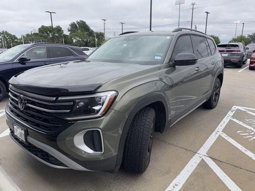 Avocado Green Pearl 2024 Volkswagen Atlas 2.0T SE w/Technology 4MOTION