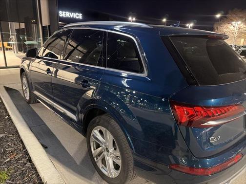 2022 Audi Q7 45 Premium Plus