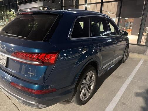 2022 Audi Q7 45 Premium Plus