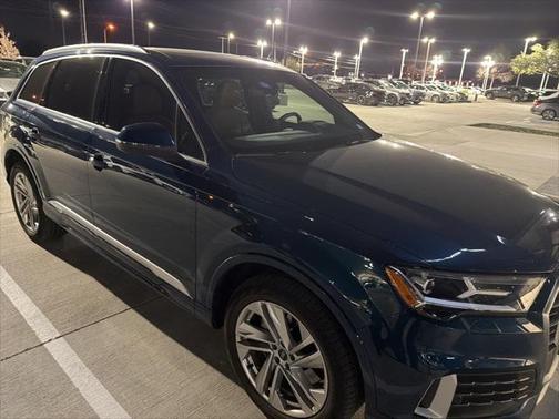 2022 Audi Q7 45 Premium Plus