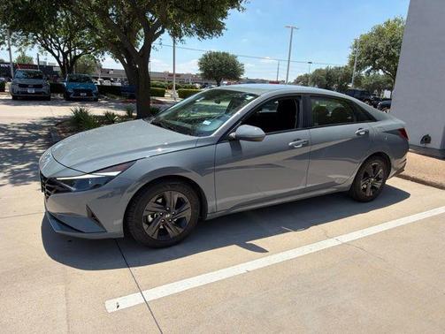 Electric 2022 Hyundai ELANTRA SEL