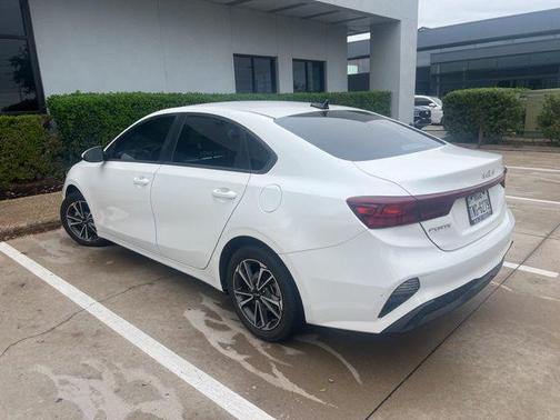 Snow White Pearl 2023 Kia Forte LXS