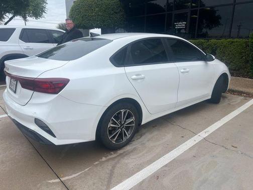 Snow White Pearl 2023 Kia Forte LXS