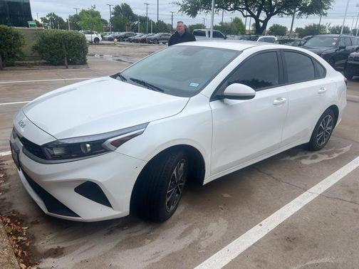 Snow White Pearl 2023 Kia Forte LXS