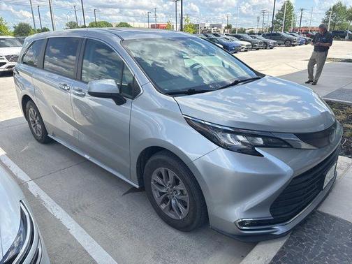 2022 Toyota Sienna XLE