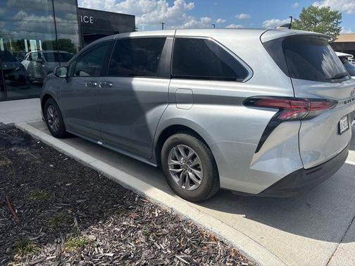 2022 Toyota Sienna XLE