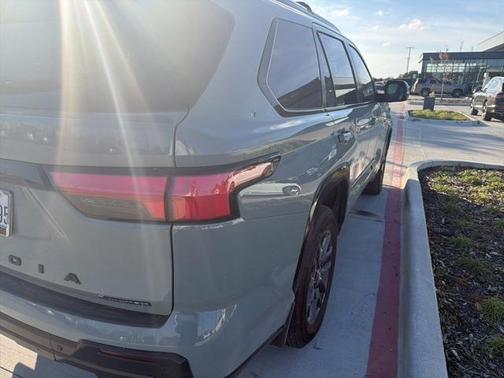 2025 Toyota Sequoia Platinum