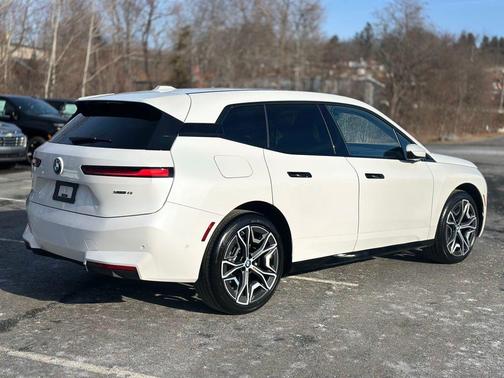 Mineral White Metallic 2026 BMW iX xDrive45