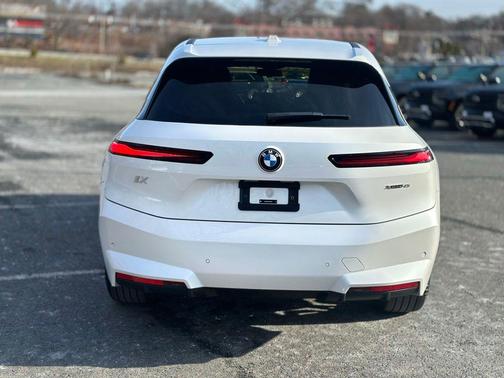 Mineral White Metallic 2026 BMW iX xDrive45