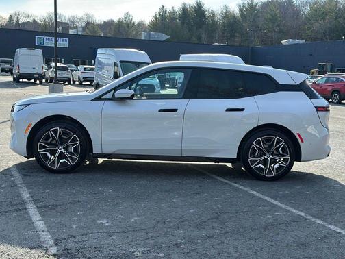 Mineral White Metallic 2026 BMW iX xDrive45