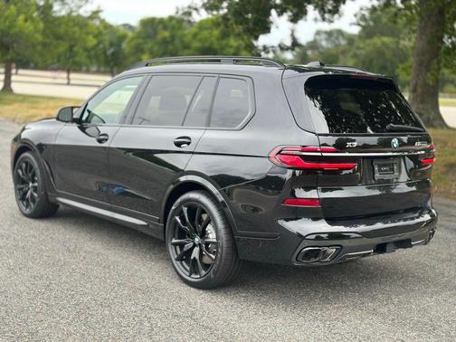 2026 BMW X7 M60i