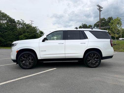 Iridescent Pearl Tricoat 2023 Chevrolet Tahoe LT