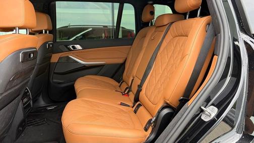Black Sapphire Metallic 2024 BMW X7 xDrive40i