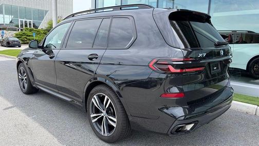 Black Sapphire Metallic 2024 BMW X7 xDrive40i