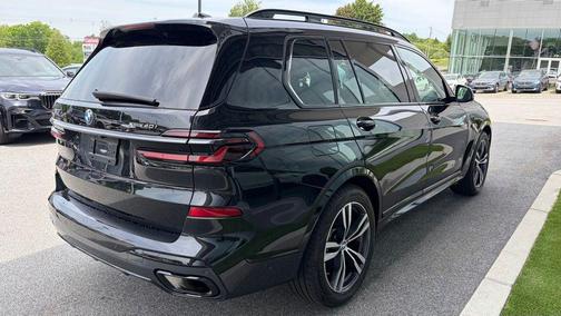 Black Sapphire Metallic 2024 BMW X7 xDrive40i