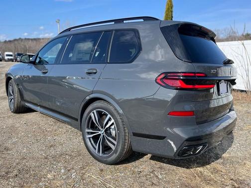 2025 BMW X7 M60i
