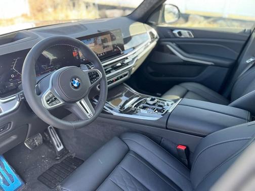 2025 BMW X7 M60i