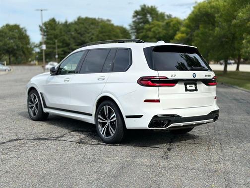 2026 BMW X7 M60i