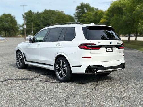 2026 BMW X7 M60i