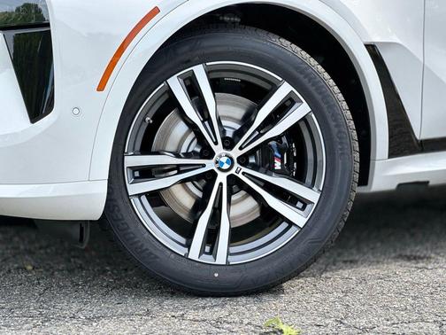 2026 BMW X7 M60i