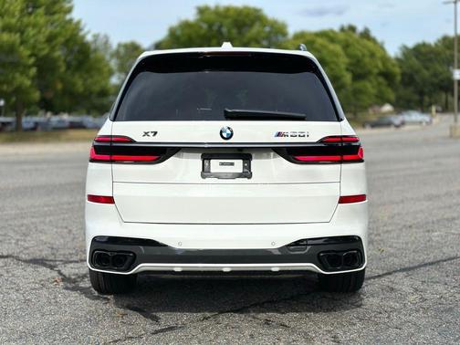 2026 BMW X7 M60i