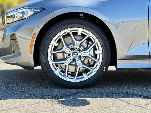 2025 BMW 330 i xDrive