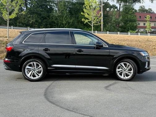 2023 Audi Q7 55 Premium