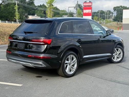 2023 Audi Q7 55 Premium
