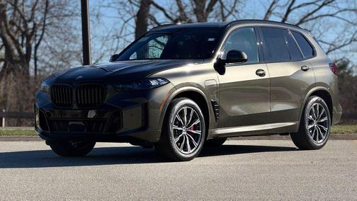 Manhattan Green Metallic 2026 BMW X5 PHEV xDrive50e