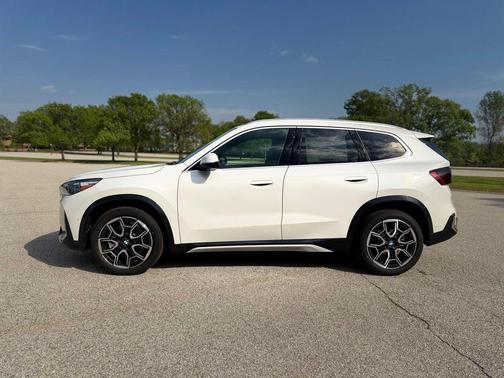 Mineral White Metallic 2026 BMW X1 xDrive28i