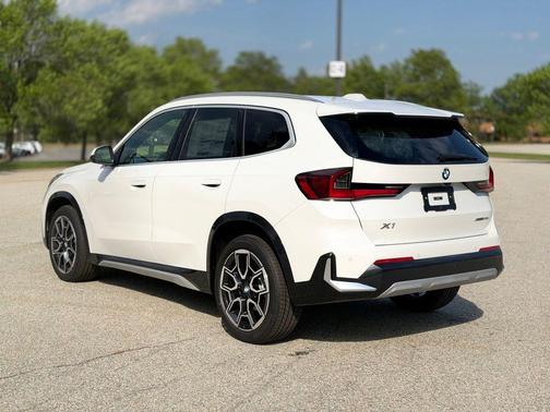 Mineral White Metallic 2026 BMW X1 xDrive28i