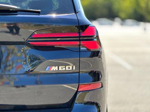 Carbon Black Metallic 2025 BMW X5 M60i